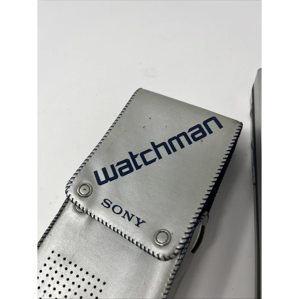 SONY WATCHMAN FD-20A Mini Portable Black White TV AM/FM VHF UHF New York Yankees